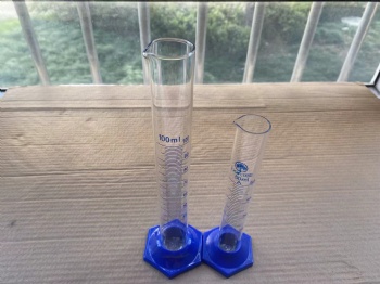 Glass Measuring Cylinder With Plastic Base